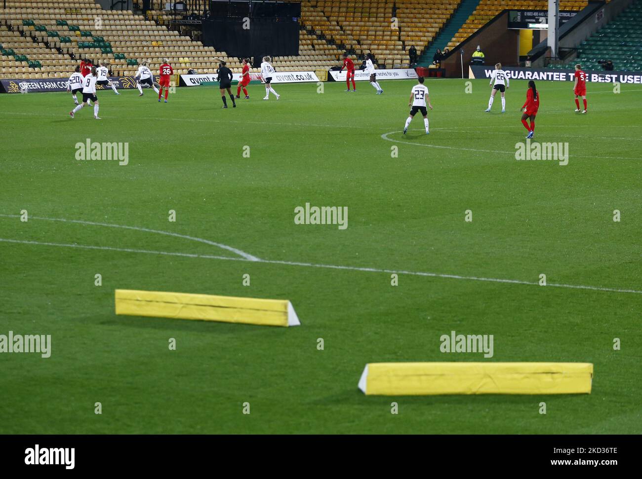 Boards go onto pitch due to high winds during Arnold Clark Cup between Germany and Canada at Carrow Road, Norwich on 20th February 2022 (Photo by Action Foto Sport/NurPhoto) Stock Photo