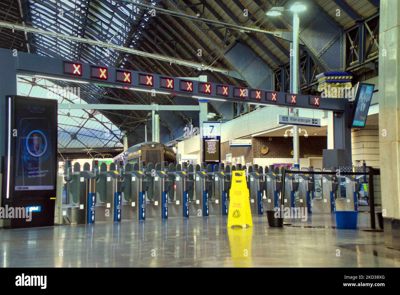 Glasgow, Scotland, UK 5th November, 2022.  Cancelled rail dispute saw notices of delays due to the last minute cancelling of the strike at queen street station  with support still being given from groups in the city. Credit Gerard Ferry/Alamy Live News Stock Photo