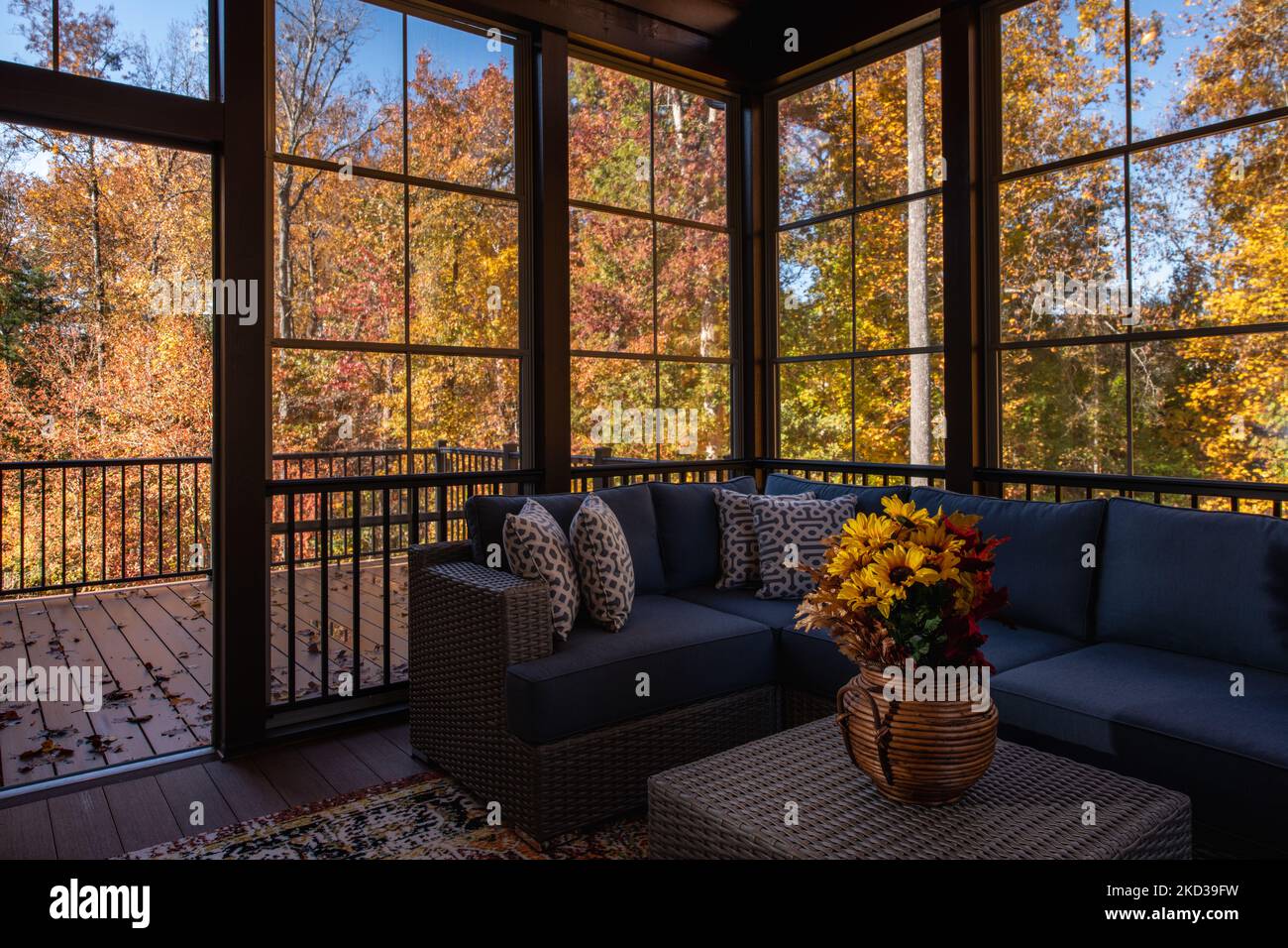 Screen door porch hires stock photography and images Alamy