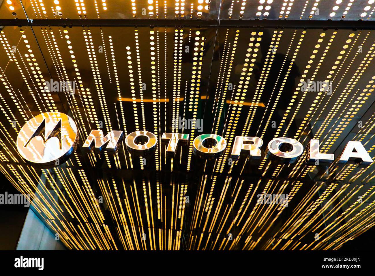 Motorola building hi-res stock photography and images - Page 2 - Alamy, image size:1300x956
