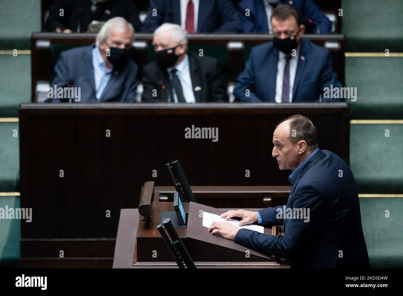 Leader of the Polish Law and Justice (PiS) ruling party Jaroslaw Kaczynski (C), Polish Deputy Sejm Speaker Ryszard Terlecki (L) and Polish Defense Minister Mariusz Blaszczak (R) and Leader of Kukiz'15 Pawel Kukiz (Front), during the 49th session of the Sejm (lower house) in Warsaw, Poland, on 24 February 2022. Polish Parliament has passed a resolution condemning Russian aggression against Ukraine and calling on the international community to impose tough sanctions on Moscow. (Photo by Mateusz Wlodarczyk/NurPhoto) Stock Photo