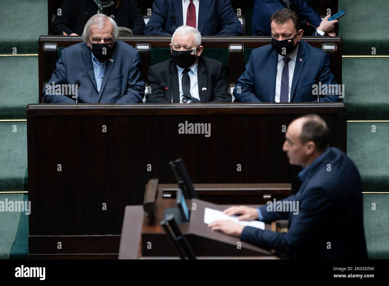 Leader of the Polish Law and Justice (PiS) ruling party Jaroslaw Kaczynski (C), Polish Deputy Sejm Speaker Ryszard Terlecki (L) and Polish Defense Minister Mariusz Blaszczak (R) and Leader of Kukiz'15 Pawel Kukiz (Front), during the 49th session of the Sejm (lower house) in Warsaw, Poland, on 24 February 2022. Polish Parliament has passed a resolution condemning Russian aggression against Ukraine and calling on the international community to impose tough sanctions on Moscow. (Photo by Mateusz Wlodarczyk/NurPhoto) Stock Photo