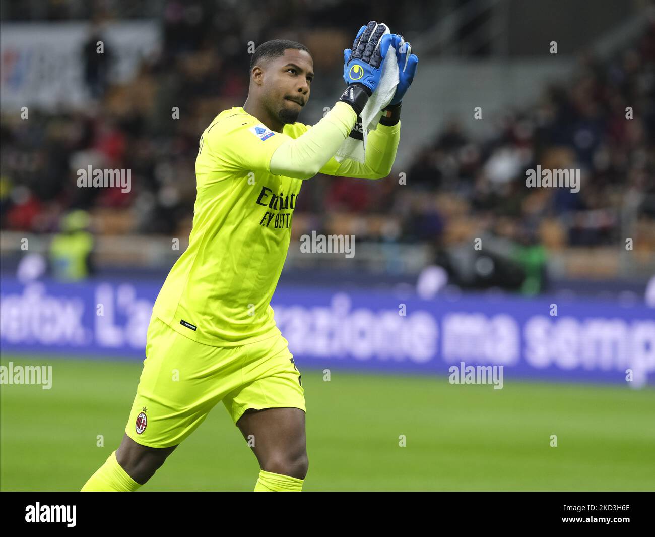 Mike maignan milan hi-res stock photography and images - Page 2 - Alamy, image size:1300x1065