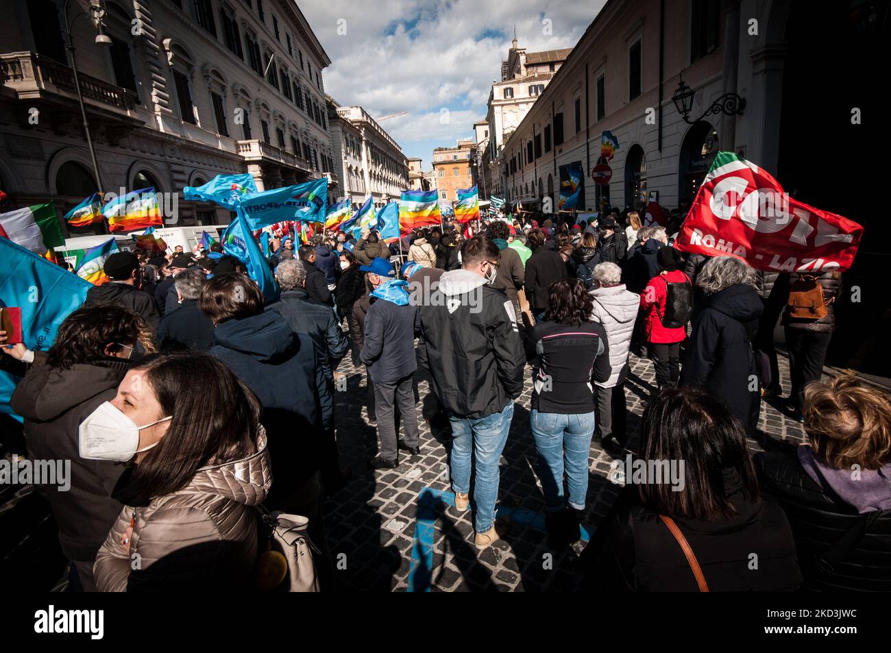 People take part in a rally organised by the Italian Network for Peace and Disarmament, which also includes the trade unions Cgil,Cisl,Uil to call for ''world peace'', in Rome, Italy, 26 February 2022. Ukrainian and Italian citizens gathered to show their support for Ukraine and to protest against Russia's invasion. (Photo by Andrea Ronchini/NurPhoto) Stock Photo