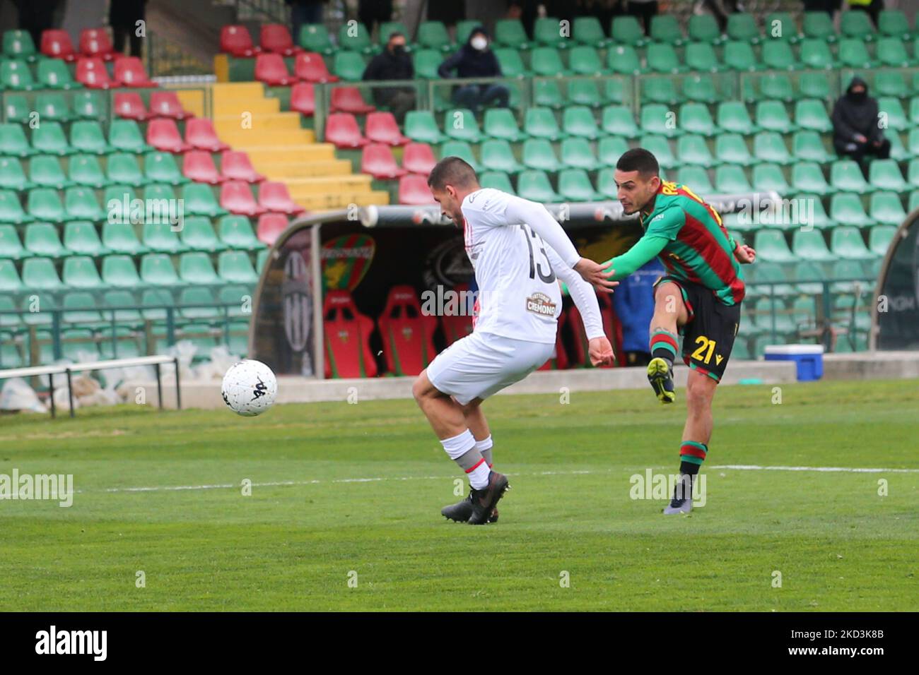 Anthony Partipilo (ternana) try the shot during the Italian soccer Serie B match Ternana Calcio vs US Cremonese on February 26, 2022 at the Stadio Libero Liberati in Terni, Italy (Photo by Luca Marchetti/LiveMedia/NurPhoto) Stock Photo