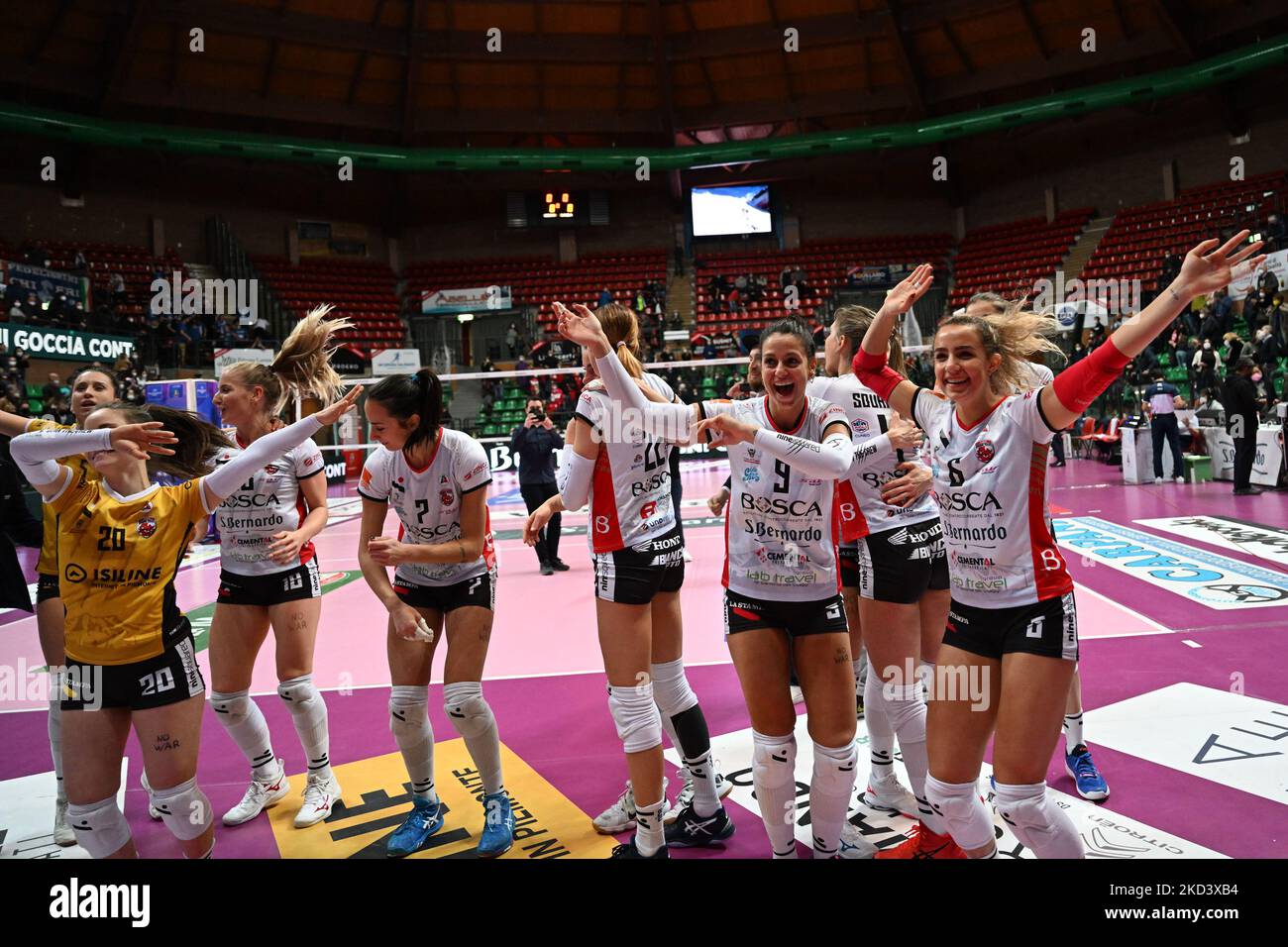 team Cuneo celebrates after scoring a match during the Volleyball Italian Serie A1 Women match Bosca S.Bernardo Cuneo vs Reale Mutua Fenera Chieri on February 27, 2022 at the Pala Ubi Banca in Cuneo, Italy (Photo by Danilo Vigo/LiveMedia/NurPhoto) Stock Photo