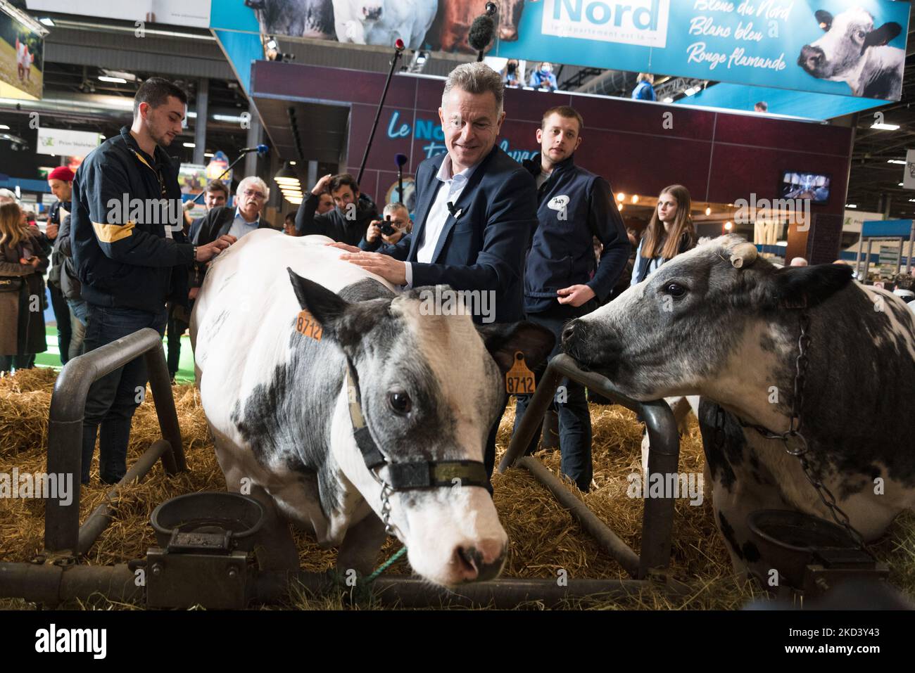 Fabien Roussel, French presidential candidate for the French Communist Party (PCF), strokes a cow during the traditional visit of the presidential candidates to the International Agricultural Show currently held at the Parc des Exposition de la Porte de Versailles in Paris on February 28, 2022. (Photo by Samuel Boivin/NurPhoto) Stock Photo