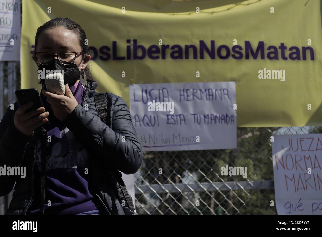 Feminist groups and members of the Observatorio Ciudadano Nacional del Feminicidio demonstrate outside the Reclusorio Oriente in Iztapalapa, Mexico City, in rejection and indignation at the release of Vincent 'N', accused of the feminicide of 35-year-old Lucía Delgado Hernández, which occurred on 4 March 2021 in the Condesa neighbourhood. (Photo by Gerardo Vieyra/NurPhoto) Stock Photo