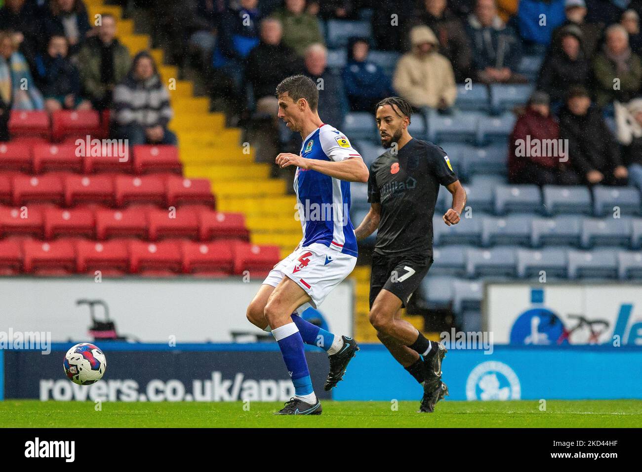 Sorba Thomas #7 of Huddersfield Town pressures Daniel Ayala #4 of Blackburn Rovers during the Sky Bet Championship match Blackburn Rovers vs Huddersfield Town at Ewood Park, Blackburn, United Kingdom, 5th November 2022  (Photo by Phil Bryan/News Images) Stock Photo