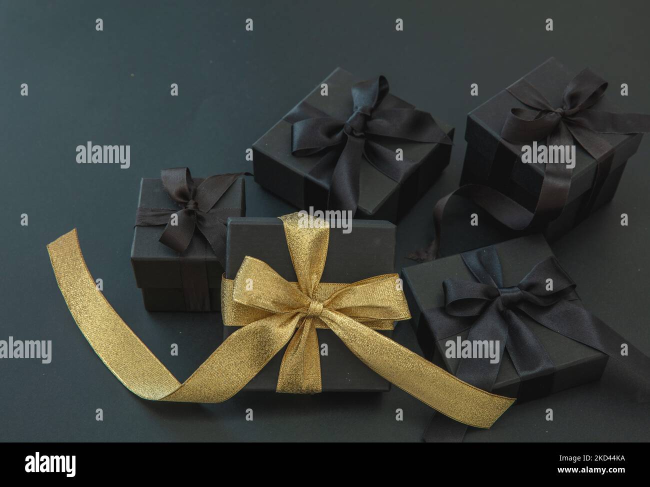 Golden luxury gift box hi-res stock photography and images - Alamy