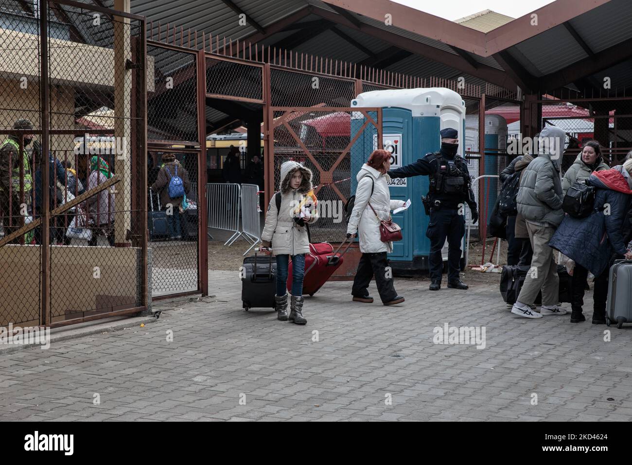 Ukrainians arriving at the train station in Przemysl, Poland, on March 3, 2022. More than 1 million refugees flee Ukraine in one week since the Russian invasion. While the conflict continues the war refugees keep fleeing from their hometown reaching the Poland border to get access to the European Union. (Photo by Enrico Mattia Del Punta/NurPhoto) Stock Photo