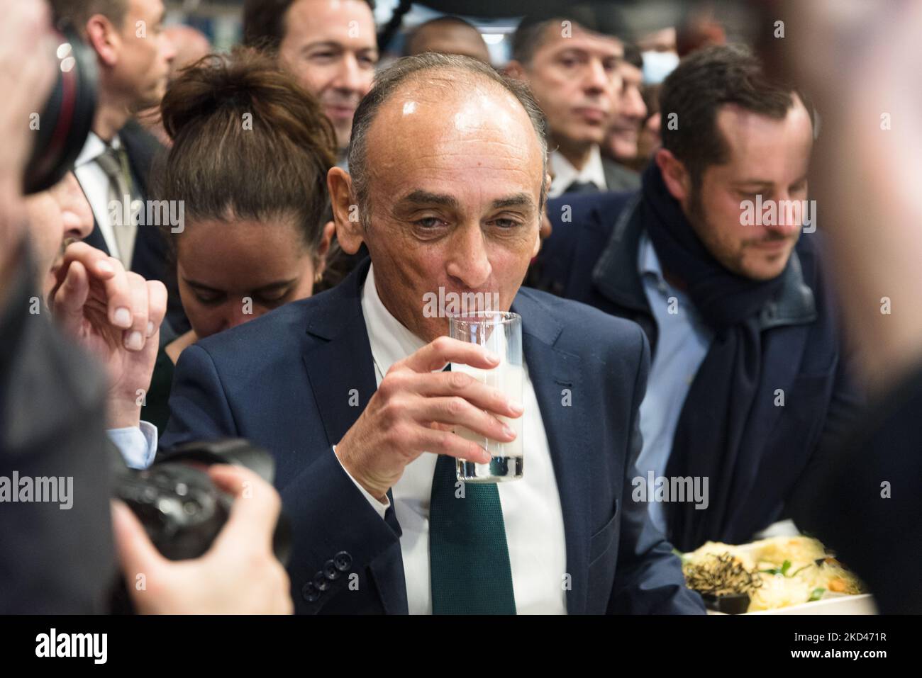 Eric Zemmour, polemical candidate in the French presidential election for the far-right Reconquest (R!) party, is touring the exhibitors' stands and drinking a glass of milk during the traditional stroll of the presidential candidates at the International Agricultural Show currently being held at the Parc des expositions de la Porte de Versailles in Paris in order to meet with producers, breeders and the French people on March 4, 2022. (Photo by Samuel Boivin/NurPhoto) Stock Photo