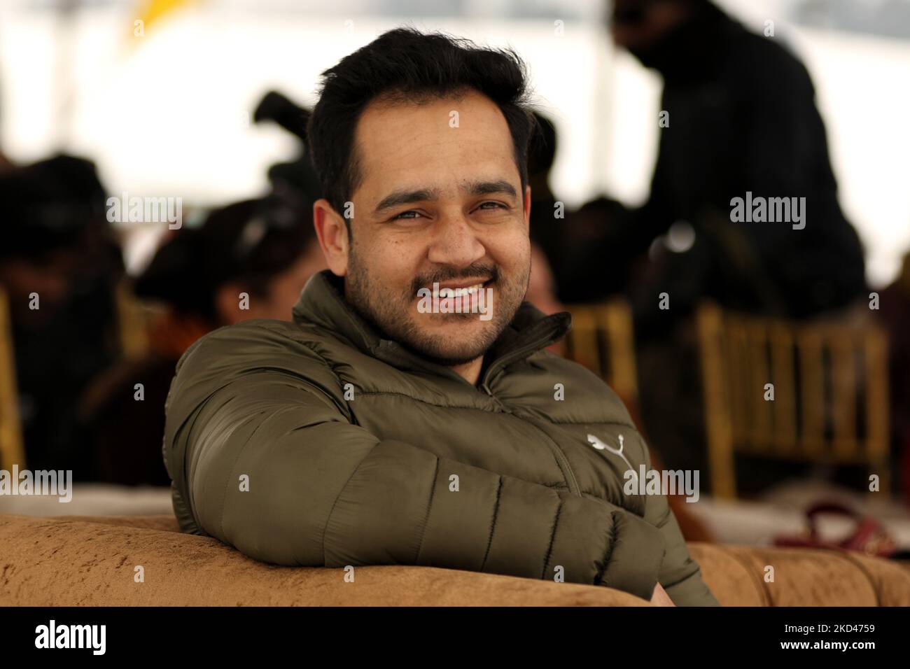 kashmiri-popular-singer-waqar-khan-poses-for-a-picture-during-snow