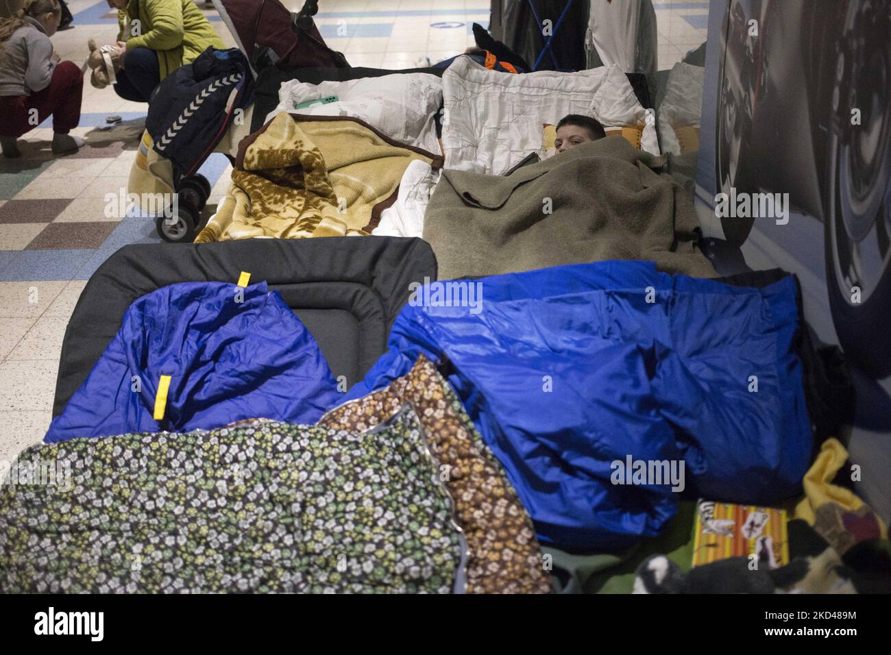 Refugees seen in abandoned supermarket in Przemysl and Medyka on March 4, 2022. (Photo by Maciej Luczniewski/NurPhoto) Stock Photo