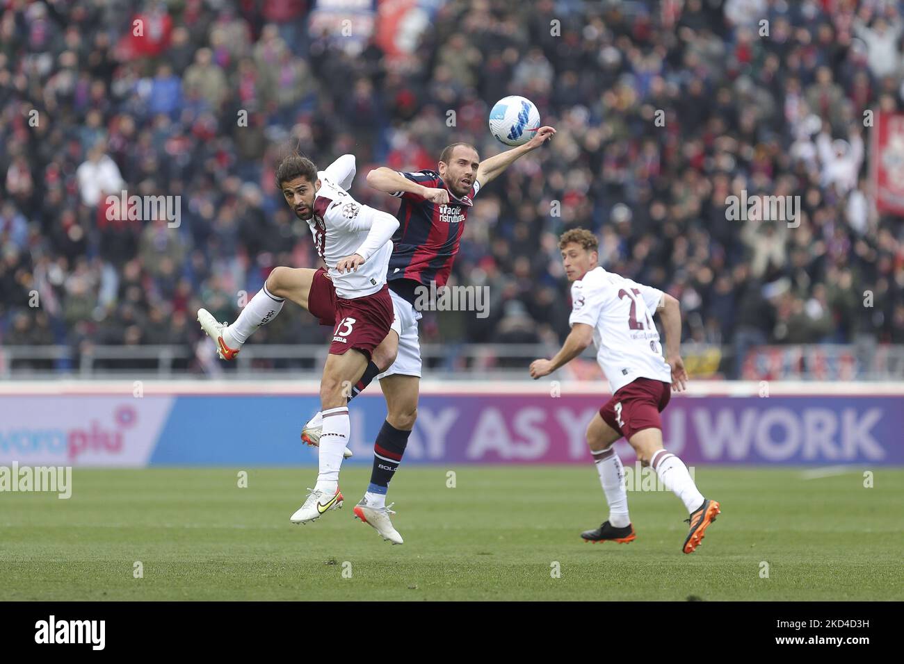 Lorenzo De Silvestri (Bologna) and Ricardo Rodriguez (Torino) during