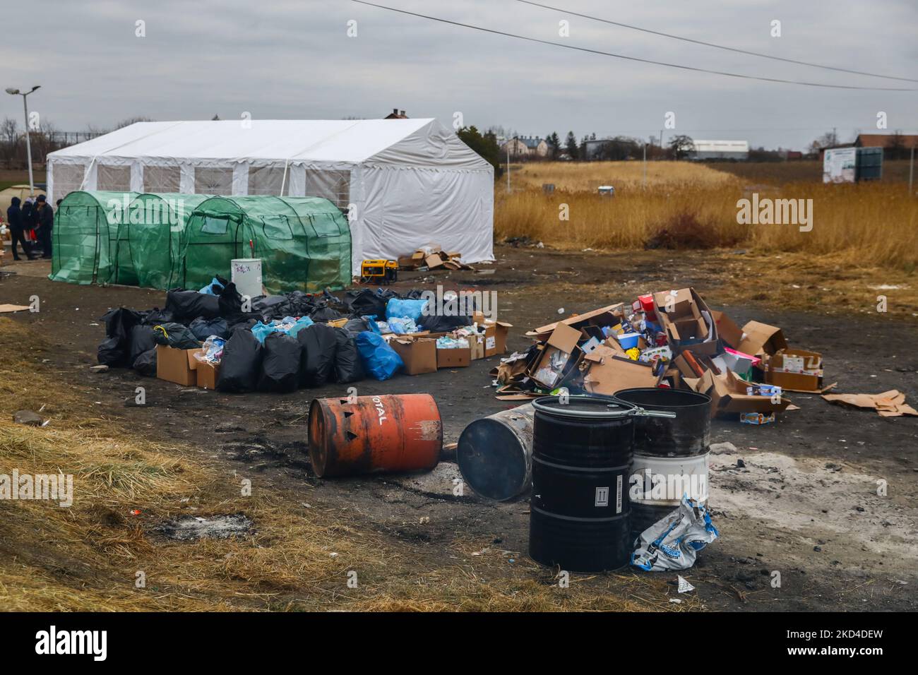 A refugee temporary camp is seen at Ukrainian-Polish border crossing while the to Russian military attack on Ukraine. Medyka, Poland on March 6th, 2022. Russian invasion of Ukraine causes a mass exodus of refugees to Poland. (Photo by Beata Zawrzel/NurPhoto) Stock Photo