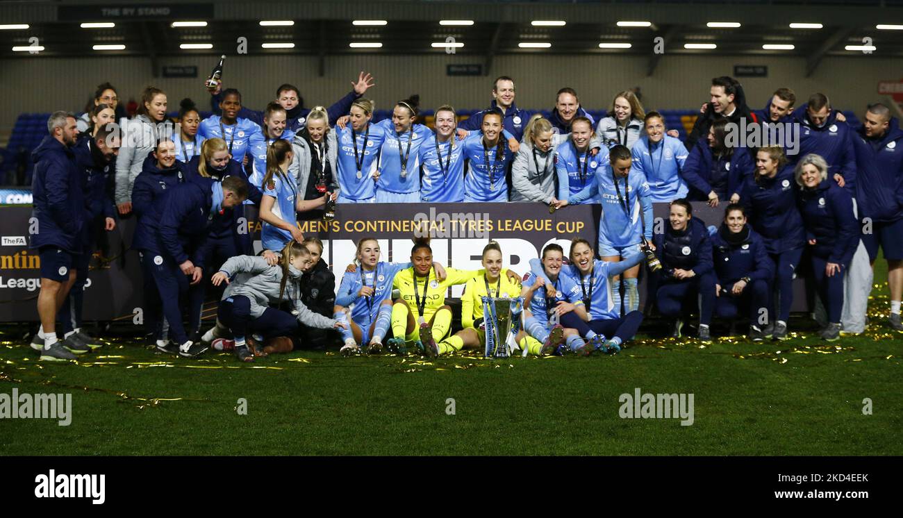 Manchester City Women lift the Continental Tyres League Cup trophy afterThe FA Women's Continental Tyre League Cup Final 2022 between Chelsea and Manchester City at The Cherry Red Records Stadium, Wimbledon on 05th March 2022 (Photo by Action Foto Sport/NurPhoto) Stock Photo