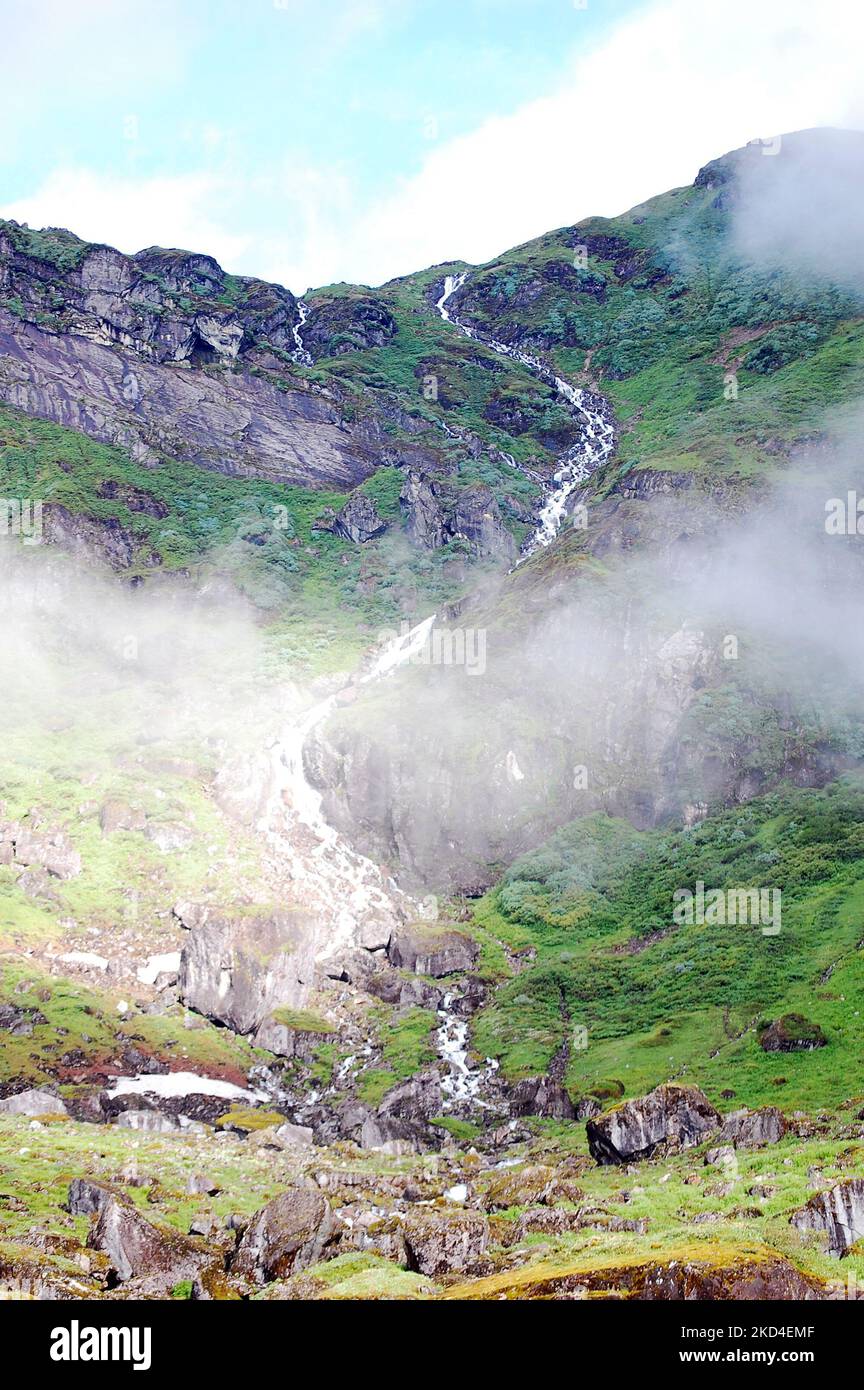 Bed of rocks hi-res stock photography and images - Alamy