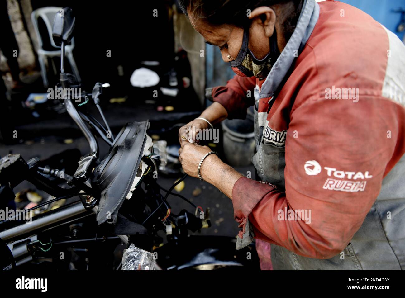 2 wheeler mechanic sale