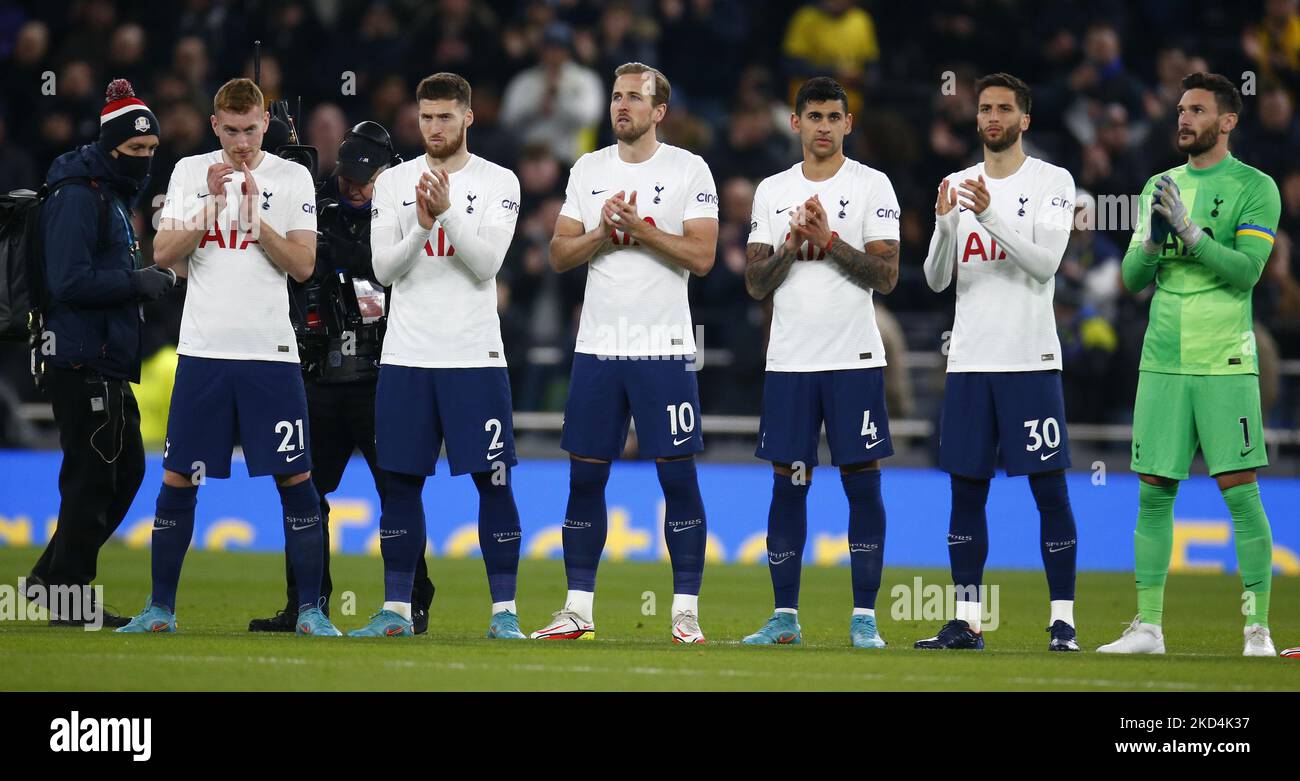 L-R Tottenham Hotspur's Dejan Kulusevski (on loan from Juventus) Tottenham Hotspur's Matt Doherty Tottenham Hotspur's Harry Kane Tottenham Hotspur's Cristian Romero (on loan from Atalanta) Tottenham Hotspur's Rodrigo Bentancur and Tottenham Hotspur's Hugo Lloris take part in a minute of applause to indicate peace and sympathy with Ukraine prior to the during Premier League between Tottenham Hotspur and Everton at Tottenham Hotspur stadium , London, England on 07th March 2022 (Photo by Action Foto Sport/NurPhoto) Stock Photo