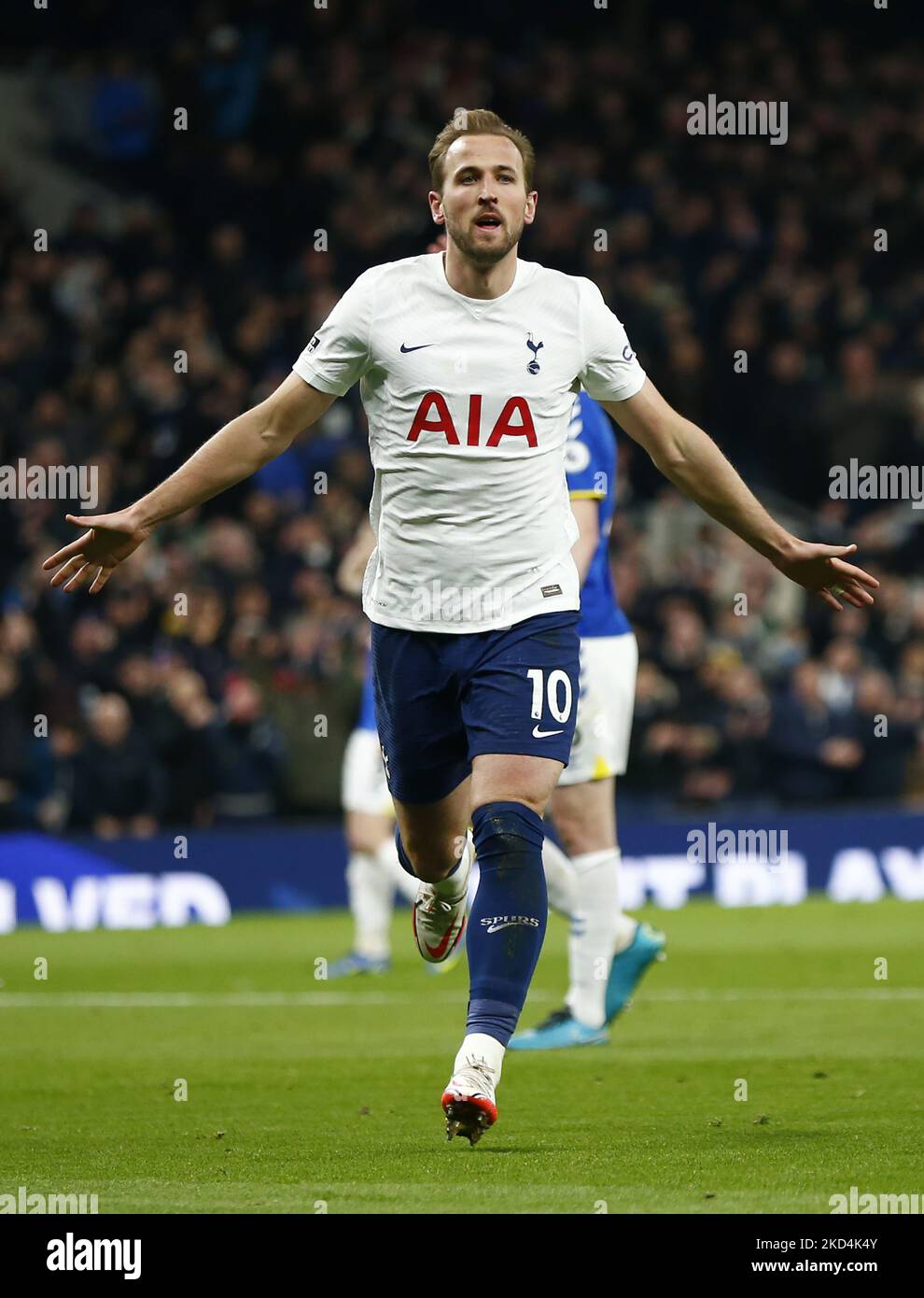 Tottenham Hotspur s Harry Kane Celebrates His Goal During Premier tottenham-hotspur-s-harry-kane-celebrates-his-goal-during-premier