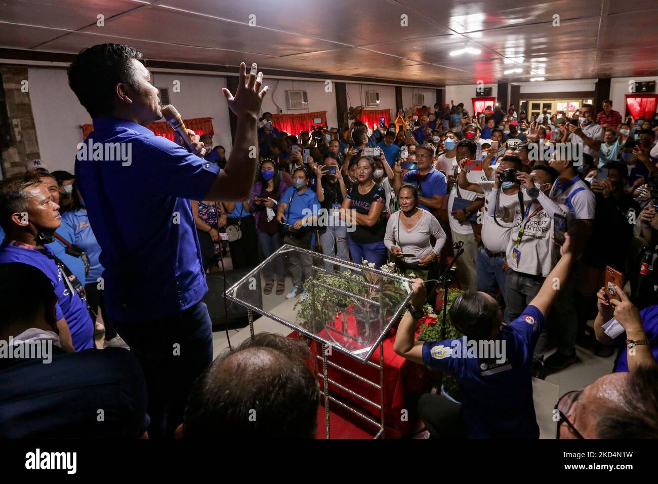 Senator Manny Pacquiao and his wife Jinkee greet fans during a motorcade campaigning his bid for the presidency in the province of Tarlac, north of Manila, Philippines on March 9, 2022. (Photo by George Calvelo/NurPhoto) Stock Photo