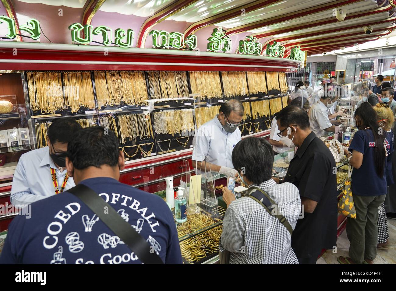 Customers wait to sell gold at a gold shop in Chinatown, Bangkok, Thailand, 10 March 2022. People flocked to sell their ornaments after the price of gold rose sharply over 30,800 Thai baht (930.16 US dollar) per baht-weight for gold bars on 10 March 2022. According to the Thai Gold Traders Association, it is the highest gold price since March 2021. (Photo by Anusak Laowilas/NurPhoto) Stock Photo