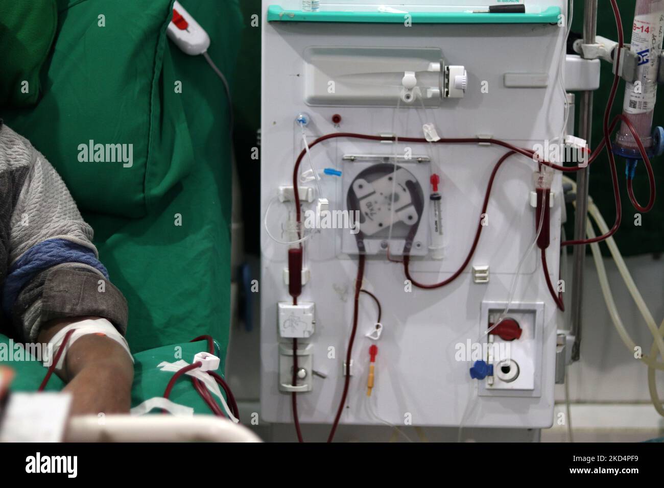 Kidney dialysis machine hires stock photography and images Alamy