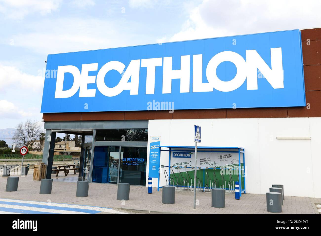 Decathlon, from France, after some multinationals left Russia due to the war with Ukraine and product prices are rising in gas stations and retail stores Barcelona, on March 10, 2022 in Barcelona, Spain. (Photo by Joan Cros/NurPhoto) Stock Photo