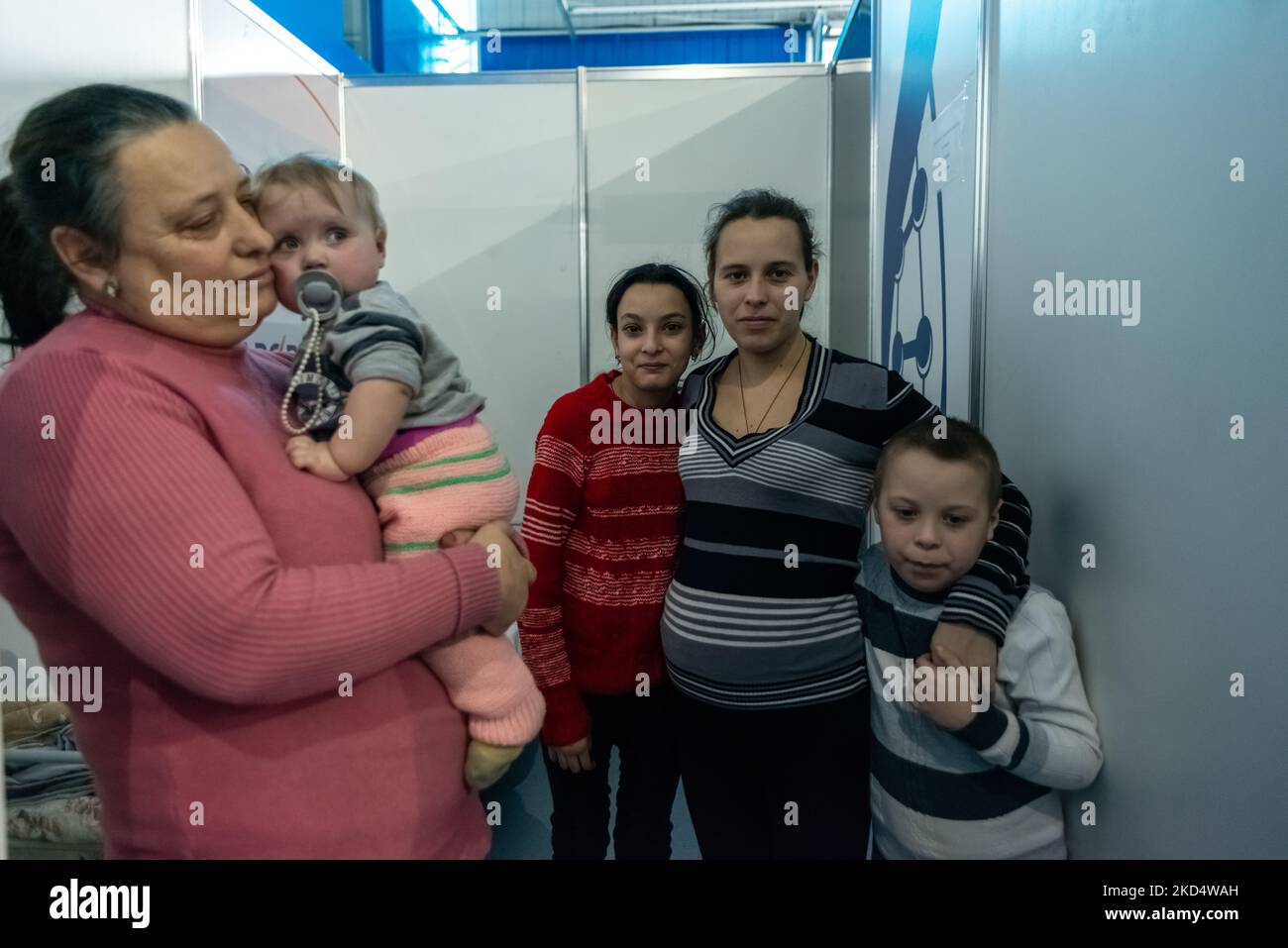 Polina, 52 y.o., Karina, 19 months, Frosia, 12 y.o., Nadia 23 y.o., Misha 8 y.o. from Ukraine are portrayed inside their room at the MoldEXPO, area reconverted in shelter for refugees in Chisinau, Moldova on 2022-03-09 (Photo by Matteo Placucci/NurPhoto) Stock Photo