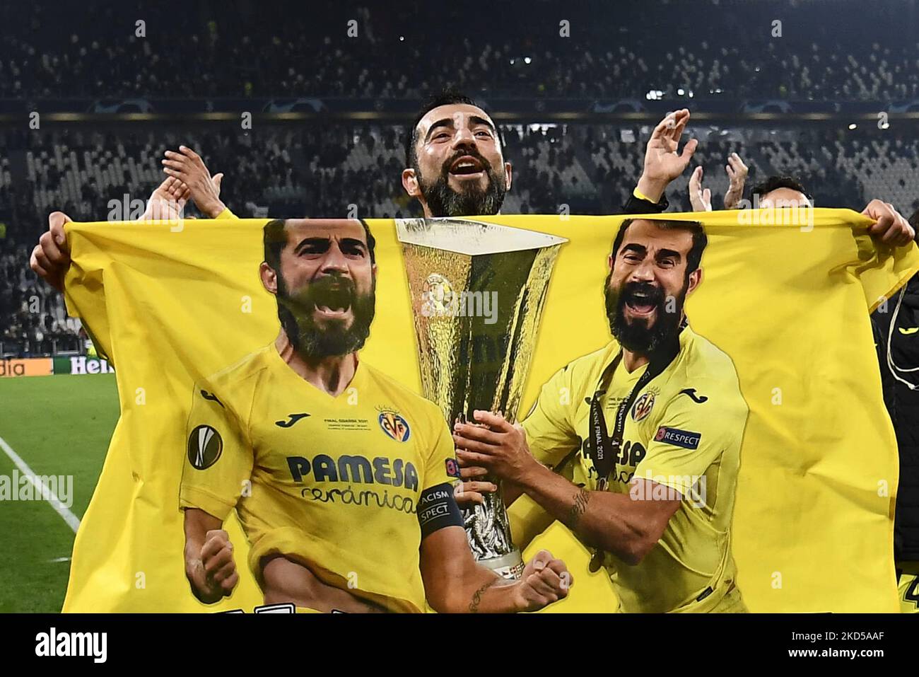 Raul Albiol of Villarreal celebrates victory after the UEFA Champions League Round Of Sixteen Leg Two match between Juventus and Villarreal CF at Juventus Stadium on March 16, 2022 in Turin, Italy. (Photo by Jose Breton/Pics Action/NurPhoto) Stock Photo