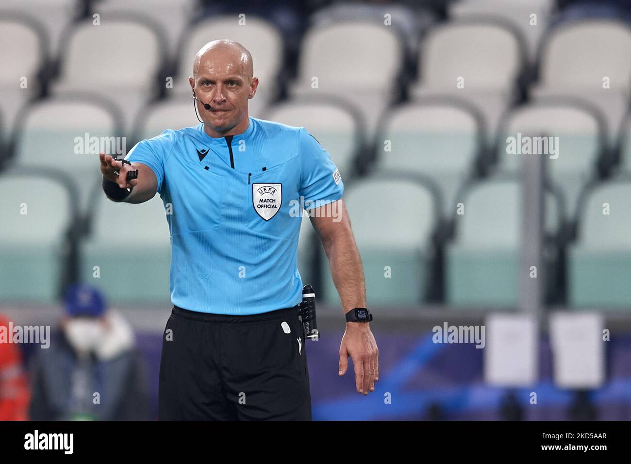 Referee Szymon Marciniak during the UEFA Champions League Round Of Sixteen Leg Two match between Juventus and Villarreal CF at Juventus Stadium on March 16, 2022 in Turin, Italy. (Photo by Jose Breton/Pics Action/NurPhoto) Stock Photo