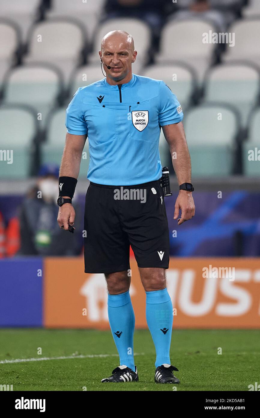 Referee Szymon Marciniak during the UEFA Champions League Round Of Sixteen Leg Two match between Juventus and Villarreal CF at Juventus Stadium on March 16, 2022 in Turin, Italy. (Photo by Jose Breton/Pics Action/NurPhoto) Stock Photo