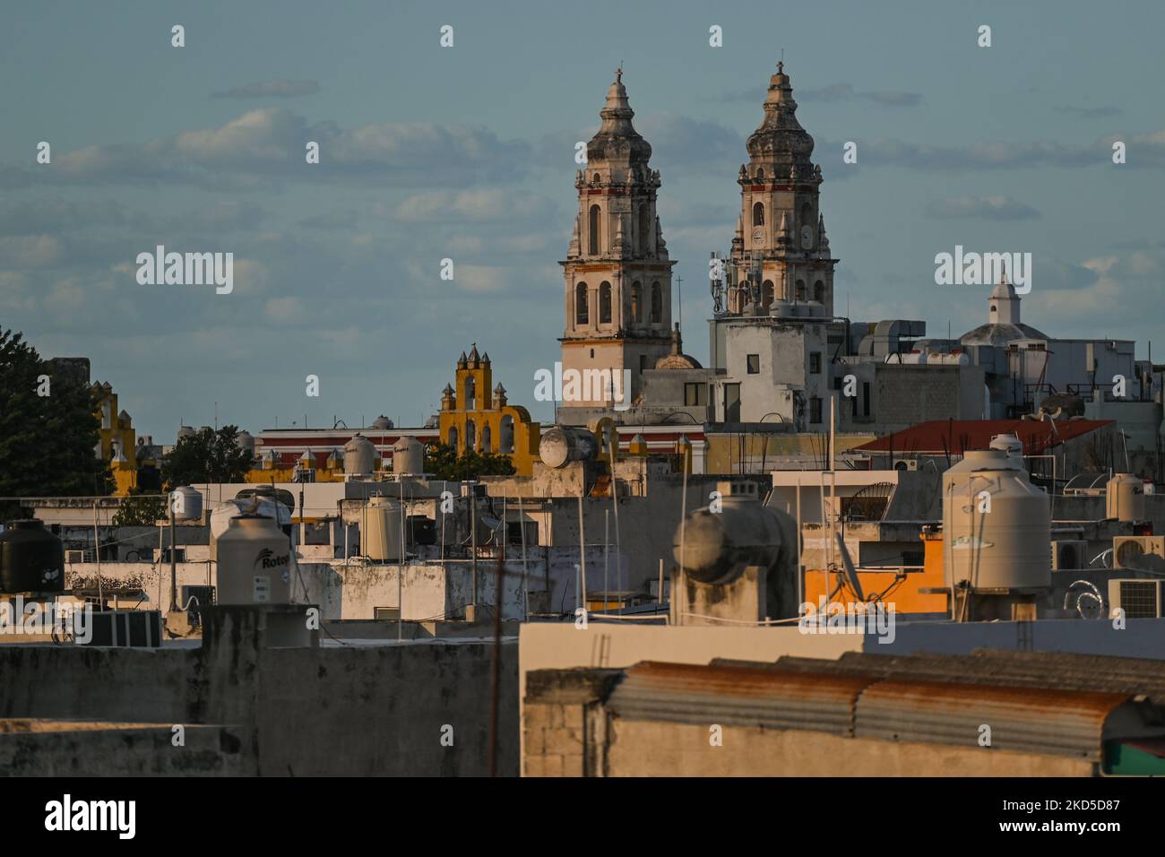 View of the historical center of Campeche with the Our Lady of the Immaculate Conception Cathedral, Campeche (Parroquia de nuestra Señora de la Inmaculada Concepción Santa Iglesia Catedral). On Friday, March 17, 2022, in San Francisco de Campeche, Campeche, Mexico. (Photo by Artur Widak/NurPhoto) Stock Photo