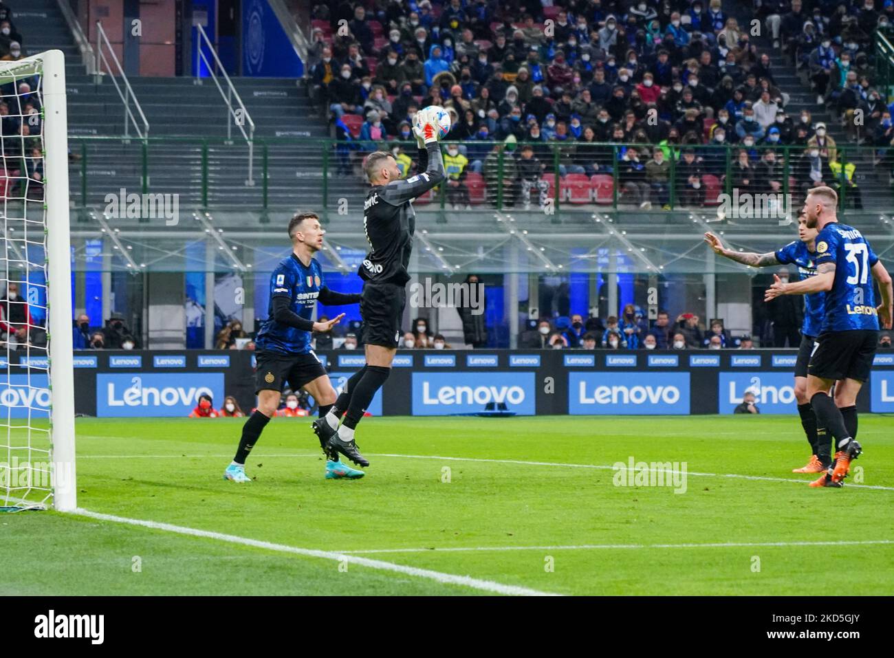 Samir Handanovic (FC Inter) during the Italian championship Serie A football match between FC Internazionale and ACF Fiorentina on March 19, 2022 at Giuseppe Meazza stadium in Milan. (Photo by Luca Rossini/NurPhoto) Stock Photo