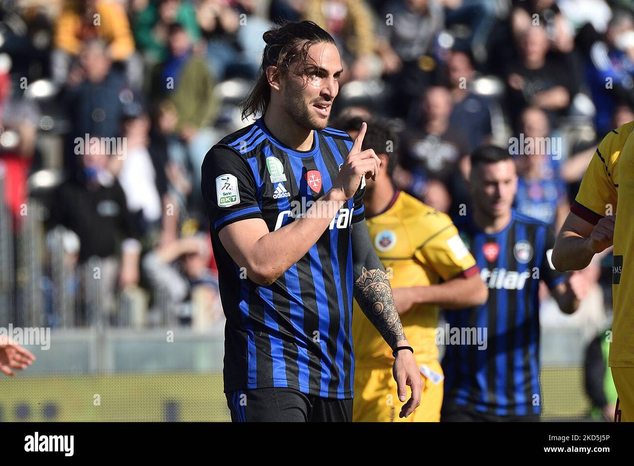 The referee Gianluca Aureliano during the Italian soccer Serie B match AC  Pisa vs AS Cittadella on March 20, 2022 at the Arena Garibaldi in Pisa,  Italy (Photo by Gabriele Masotti/LiveMedia/NurPhoto Stock