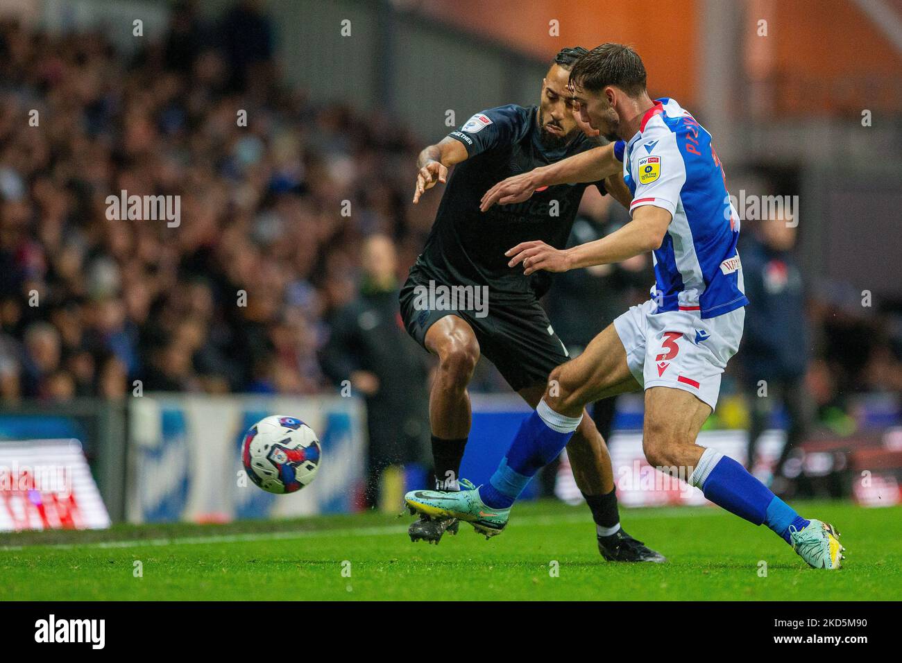 Harry Pickering #3 of Blackburn Rovers challenges Sorba Thomas #7 of Huddersfield Town during the Sky Bet Championship match Blackburn Rovers vs Huddersfield Town at Ewood Park, Blackburn, United Kingdom, 5th November 2022  (Photo by Phil Bryan/News Images) Stock Photo