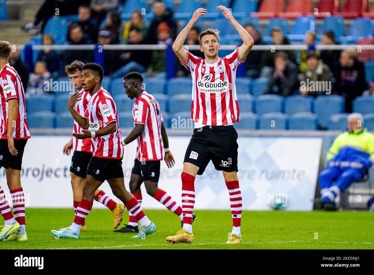 How to watch Vitesse vs Sparta Rotterdam in the 2016-17 KNVB Cup semifinal:  start time and online - Once A Metro