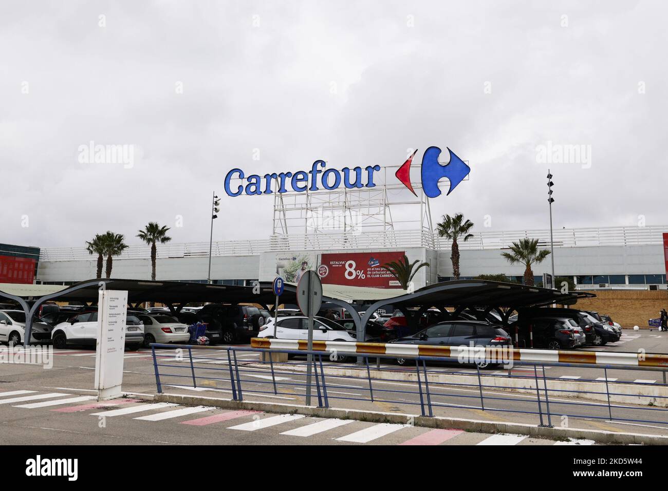 Carrefour logo from France, after some multinationals left Russia due to the war with Ukraine and product prices are rising in gas stations and retail stores Barcelona, on March 22, 2022 in Barcelona, Spain. (Photo by Joan Cros/NurPhoto) Stock Photo
