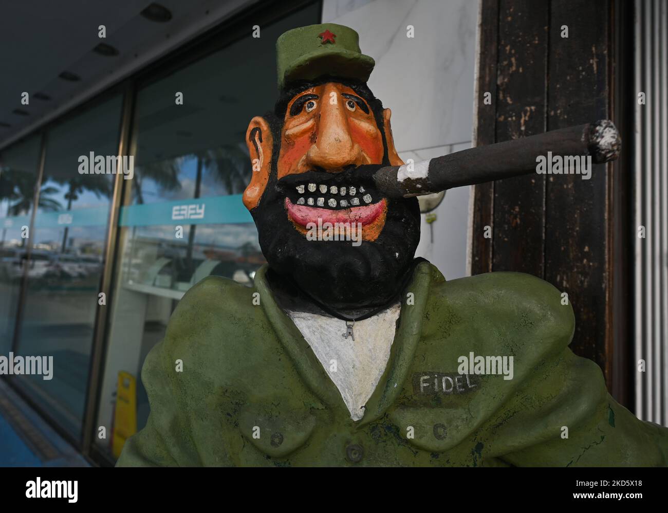 Dummy of former Cuban leader Fidel Castro seen outside a cigar store in the center of San Miguel de Cozumel. On Tuesday, 22 March 2022, in San Miguel de Cozumel, Cozumel Island, Quintana Roo, Mexico. (Photo by Artur Widak/NurPhoto) Stock Photo