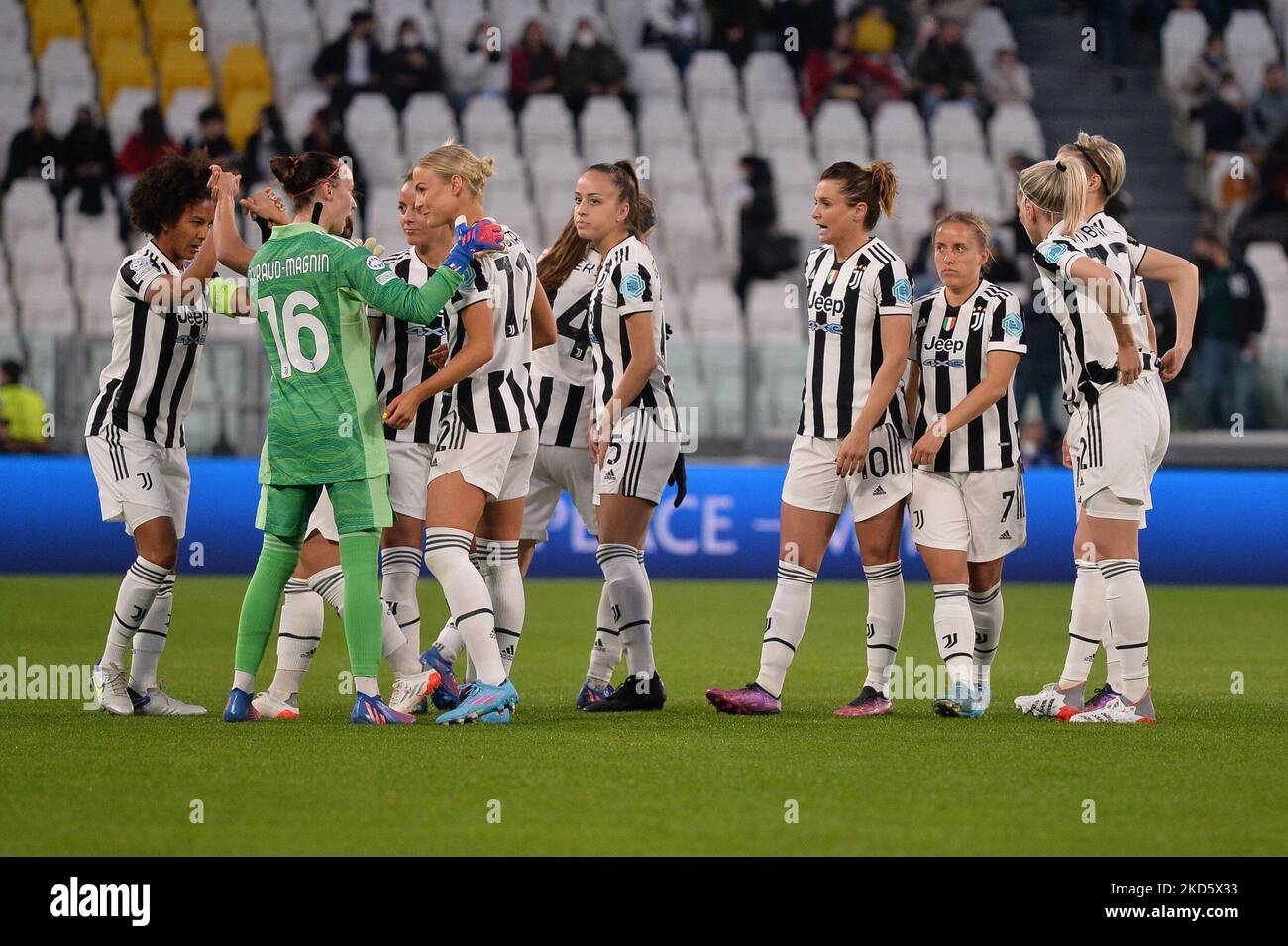 Juventus team before the UEFA Women's Champions League Quarter Final First Leg match between Juventus and Olympique Lyon at Juventus Stadium on March 23, 2022 in Turin, Italy. (Photo by Alberto Gandolfo/NurPhoto) Stock Photo