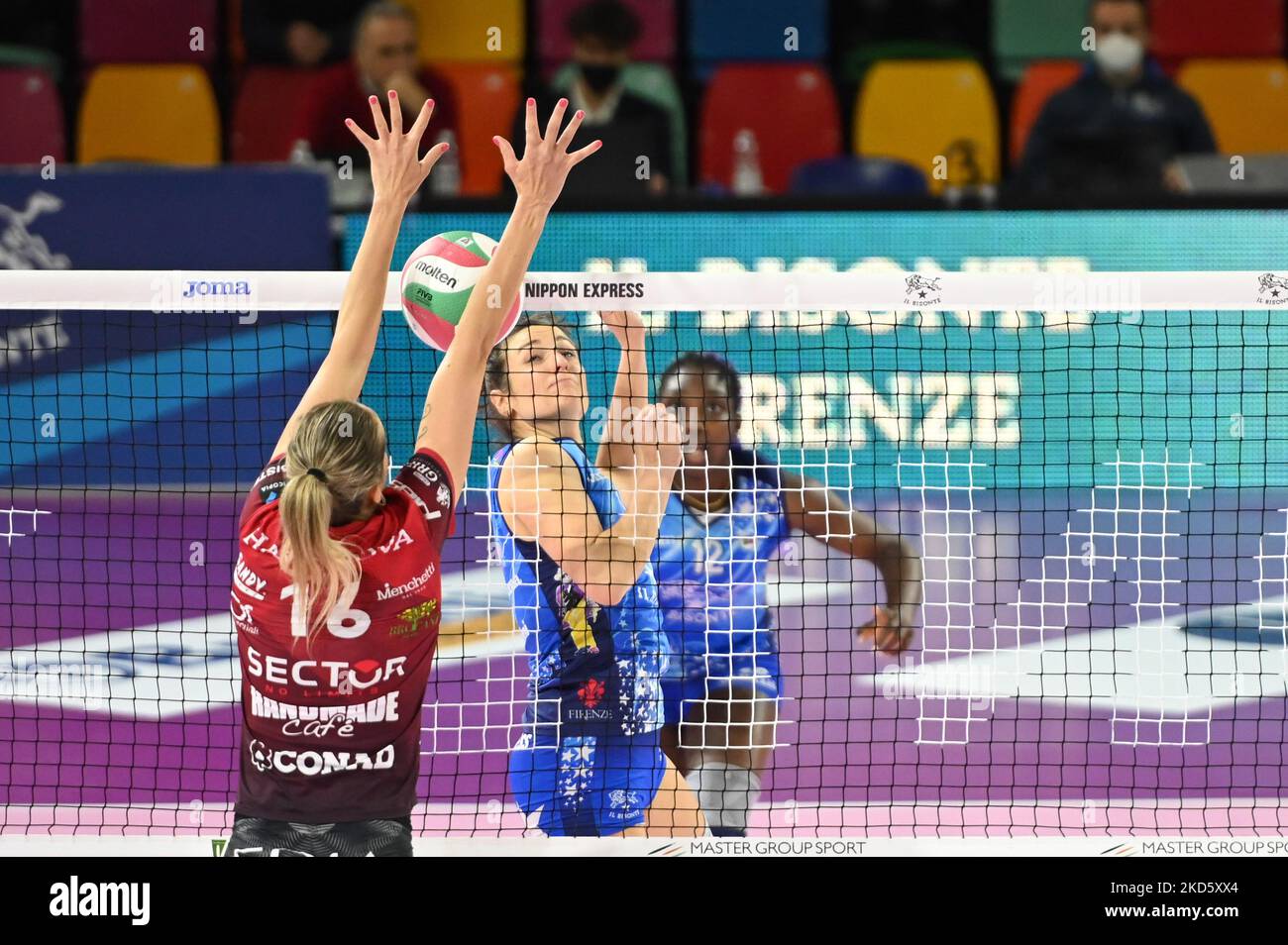Havelkova Helena (Bartoccini Fortinfissi Perugia) vs Carlotta Cambi (Il Bisonte Firenze) during the Volleyball Italian Serie A1 Women match Il Bisonte Firenze vs Bartoccini Fortinfissi Perugia on March 23, 2022 at the Pala Wanny in Florence, Italy (Photo by Filippo Tomasi/LiveMedia/NurPhoto) Stock Photo