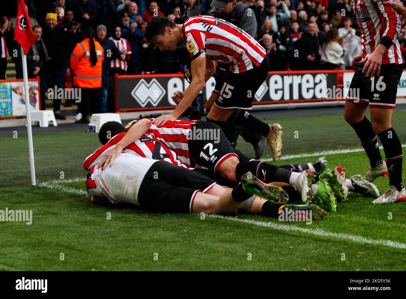 Jack Robinson #19 of Sheffield United Celebrates scoring a goal to make it 4-2 during the Sky Bet Championship match Sheffield United vs Burnley at Bramall Lane, Sheffield, United Kingdom, 5th November 2022  (Photo by Ben Early/News Images) Stock Photo