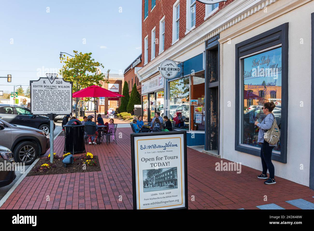 WYTHEVILLE, VA, USA-15 OCTOBER 2022: Edith Bolling Wilson Museum, The Grind Coffee Shop and Skeeter's-customers dining outside. Stock Photo