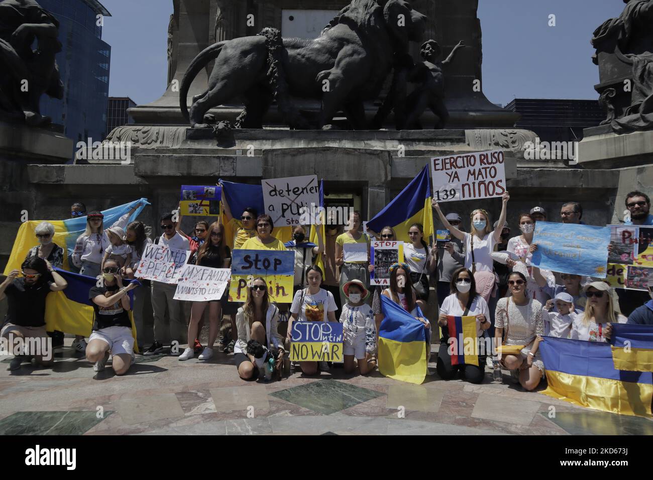 Members of the Ukrainian community in Mexico City hold banners while demonstrating at the Angel de la Independencia column against Russian President Vladimir Putin, after he ordered the start of a military strategy in several Ukrainian cities. (Photo by Gerardo Vieyra/NurPhoto) Stock Photo
