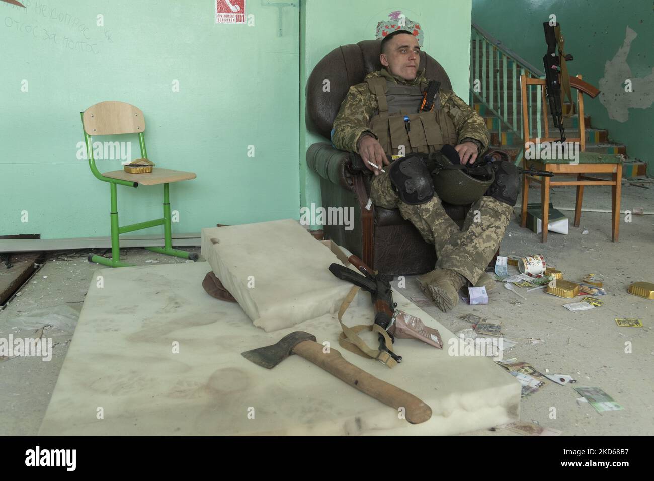 Ukrainian soldier resting inside the school of Rudnyts'ke.The school was the Headquarter of the Russian military in the town before the Ukrainian Army retook control of the area on the morning of march 28. (Photo by Andrea Filigheddu/NurPhoto) Stock Photo