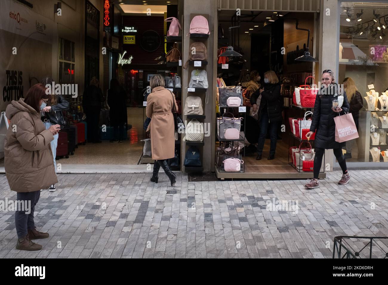 Shopping street athens hi-res stock photography and images - Alamy Shopping street athens hi-res stock photography and images - Alamy