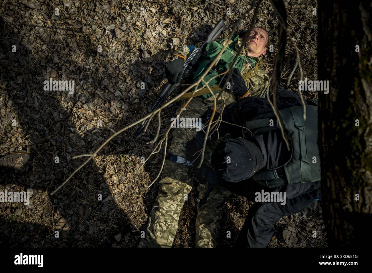 A civilian volunteers gets medical assistance in a military training in the forests of Zaporizhzhia, Ukraine. With the russian army just a few kilometres of the city, many civilians are learning military skills for the future combats in the Russia´s war in Ukraine. (Photo by Celestino Arce/NurPhoto) Stock Photo