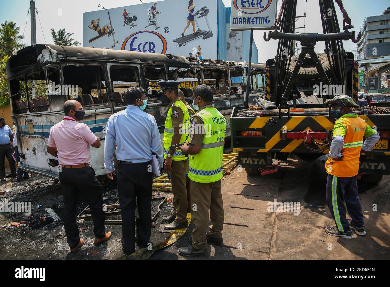 Sri Lankan police inspect a burnt-out bus outside the Sri Lankan president's private residence in Colombo on April 1, 2022. Protests erupted last night against the president as 13 hours of power outages in many parts of the troubled country due to a shortage of foreign currency. Stock Photo