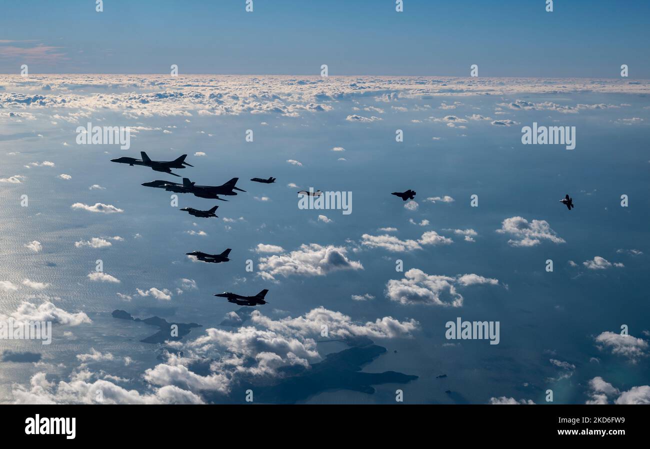 Osan Air Force Base, South Korea. 05th Nov, 2022. U.S. Air Force F-16 Fighting Falcon fighter jets, assigned to the 51st Fighter Wing and a Republic of Korea Air Force F-35A stealth fighter aircraft, fly an escort patrol with two USAF B-1B strategic stealth bombers during exercise Vigilant Storm, November 5, 2022 over the Korean Peninsula. Credit: SSgt. Dwane Young/US Air Force/Alamy Live News Stock Photo